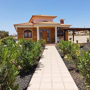https://3-bedroom-villa-with-private-solar-heated-covered.hotelsfuerteventura.org